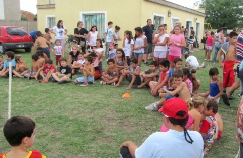 Juegos con agua, música y arte para festejar el carnaval en el barrio San Juan