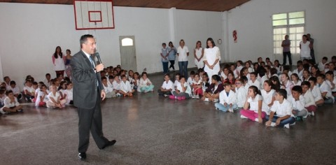 El ministro de Educación inauguró el ciclo lectivo en la EP1 de Salliqueló