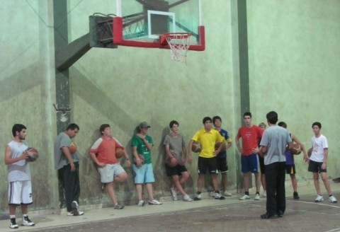 Comenzaron las clases de básquet en el Anexo