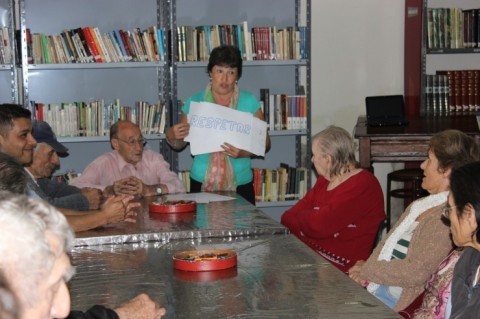 Café Literario en la Biblioteca Municipal para el Hogar Papa Francisco