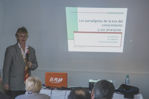 La Dra. María Luz Martiarena disertó en la sede de Cambio Radical