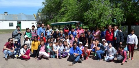 Un grupo de alumnos de la EP7 visitó la Colonia Menonita