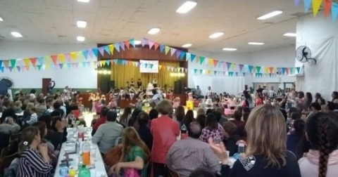 El CEF festejó sus 38 años con una cena show