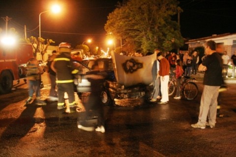El incendio de un auto fue rápidamente sofocado por el accionar de Bomberos