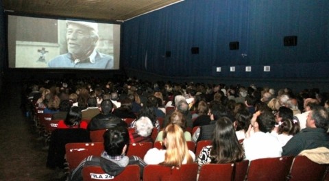 A sala llena se estrenó la película sobre los Castillo