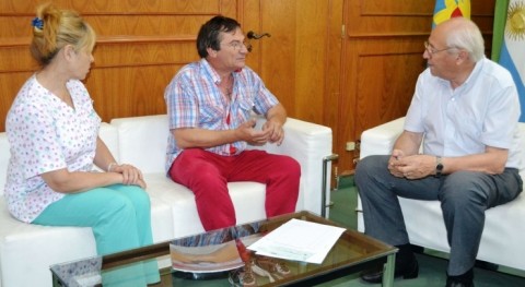 El intendente Alvarez entregó subsidios a instituciones