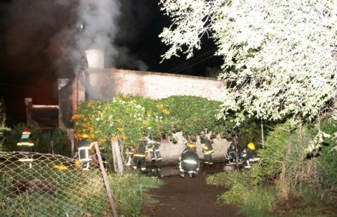 Bomberos sofocaron un incendio en una vivienda del barrio San Martín