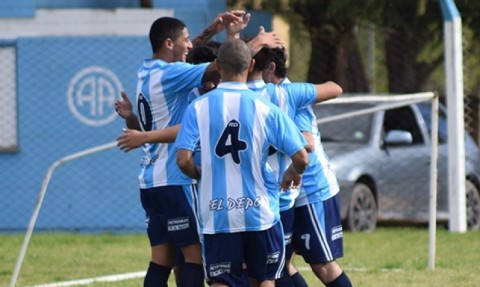 Deportivo Argentino saltó a la punta del Clausura