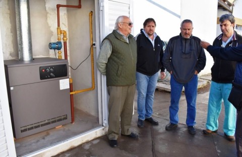 Álvarez inauguró la obra de instalación de calderas en el Hospital Municipal