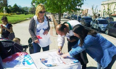 Gremios docentes lanzaron una campaña de recolección de firmas