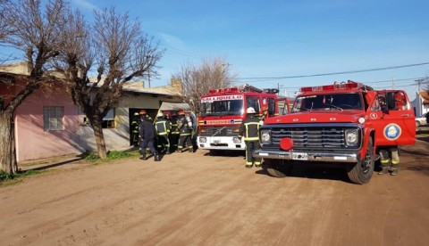 Principio de incendio de vivienda en la calle Paraguay