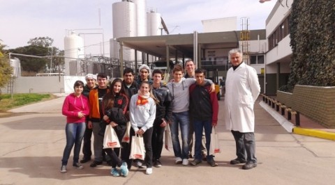 Alumnos de la Técnica visitaron la planta de Leubucó