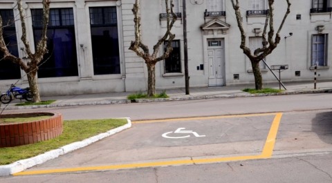 Señalizaron estacionamientos para discapacitados