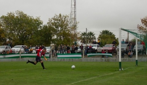 Jorge Newbery ganó 1 a 0 y el próximo domingo se juega el pase a la final en Olavarría 