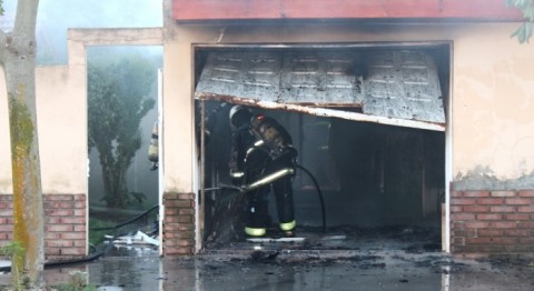 Bomberos sofocaron un incendio en una vivienda