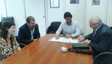 El intendente Alvarez firmó el acuerdo de construcción del Secundario