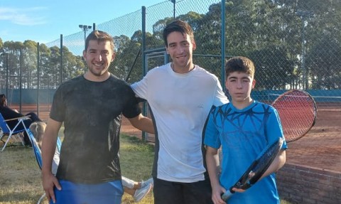 Salliquelenses participaron de un torneo del ranking de tenis de Casbas 