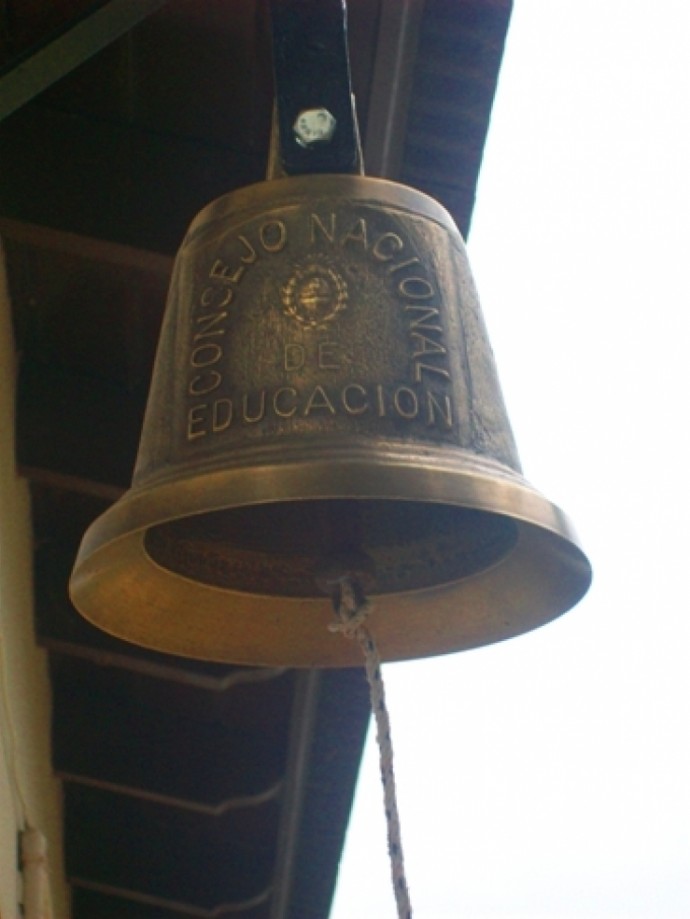 Robaron la centenaria campana de la escuela de Yutuyaco