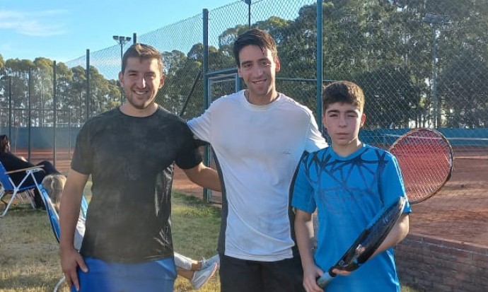 Salliquelenses participaron de un torneo del ranking de tenis de Casbas 