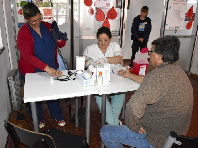 Más de cincuenta donantes en una nueva colecta de sangre