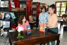 Escritora donó ejemplares de su autoría a la Biblioteca Municipal 