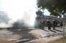 Incendio en un camión estacionado en calle América