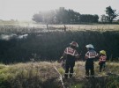 Bomberos evitaron que un incendio alcance un monte y rastrojos  