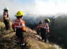 Bomberos evitaron que un incendio alcance un monte y rastrojos  