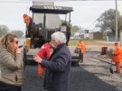 Carpeta asfáltica en el acceso a la ciudad