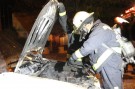 Incendio en un vehículo estacionado