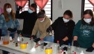 Vecinos transformaron aceite de cocina usado en productos sustentables