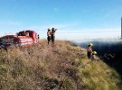 Bomberos evitaron que un incendio alcance un monte y rastrojos  