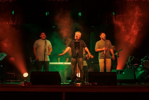 A sala llena, se realizó el tributo a “Los Boxers” en el Centro Cultural 