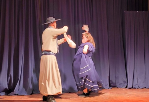 Laura Salvadori y José Vía clasificaron en Danzas Folklóricas PCD