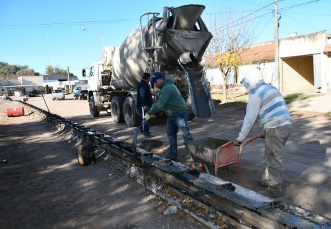 Avanza la obra de asfalto de la calle Ituzaingó