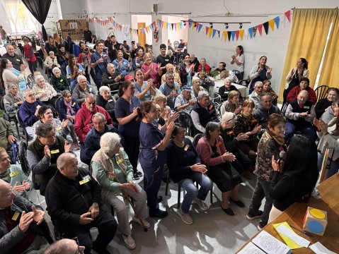 Encuentro de hogares de adultos mayores en el Centro Cultural 