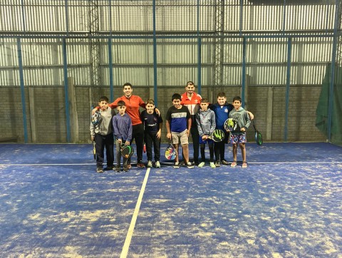 Comenzaron las clases del taller municipal de padel