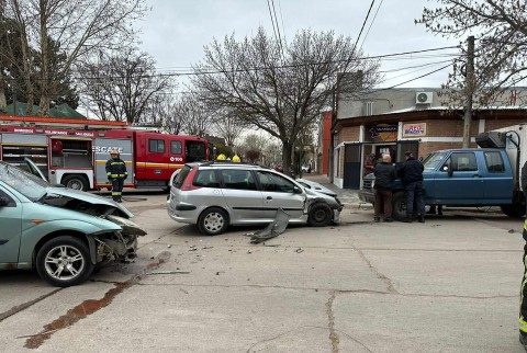Accidente en la intersección de las calles Unzué y España