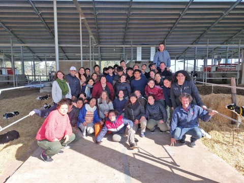Alumnos de la Escuela Agraria visitaron dos industrias productivas 