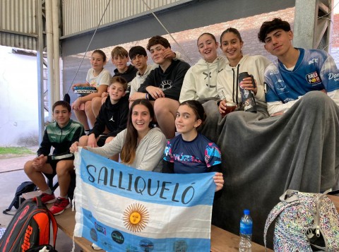 Alumnos de la escuela de padel del Newbery compitieron en Pehuajó