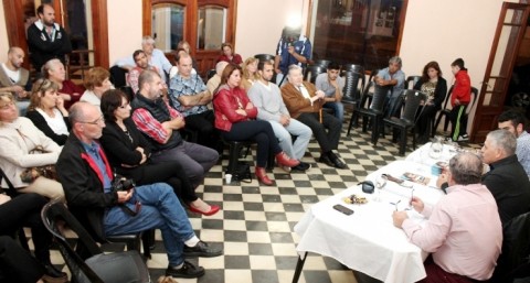 Guillermo Donari presentó su libro "El pedestal vacío"