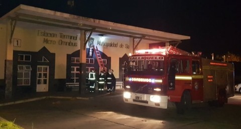 Principio de incendio en la terminal de ómnibus