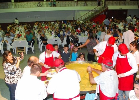 Gran respuesta en la cena a beneficio de la fiesta de reyes