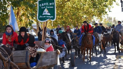 La cabalgata del CEPT N° 7 recorrió Tres Lomas