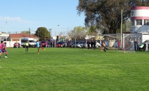 Roberts le ganó a Quenumá de local y se mantiene en la Liguilla