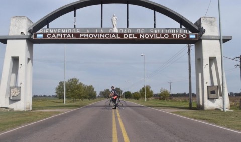Mauricio Mayo viajó desde La Plata a Salliqueló en bicicleta