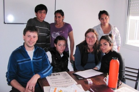 Jóvenes del taller de radio comienzan con emisión de programa