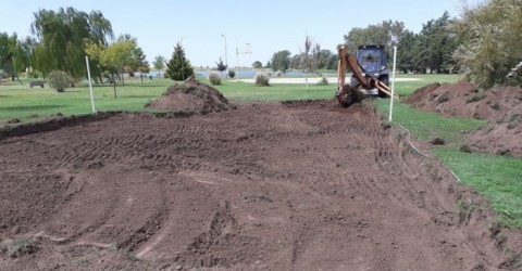 Construyen una cancha de Beach Vóley en el Paseo del Lago