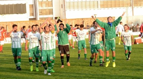 Jorge Newbery ratificó su liderazgo con una goleada en el clásico