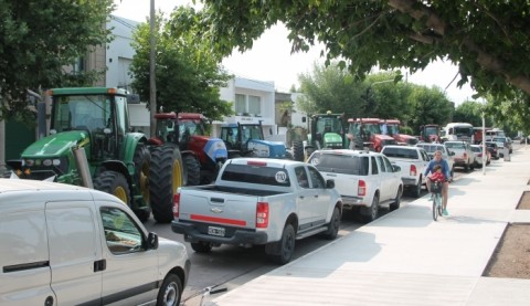 Tractorazo y Asamblea en la plaza principal